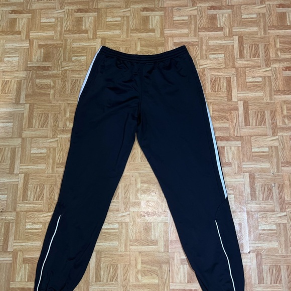 Medium adidas sweatpants - Picture 3 of 3
